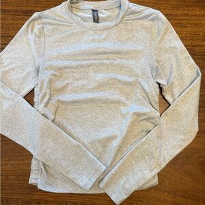 Vuori Gray Long Sleeve Top Size S